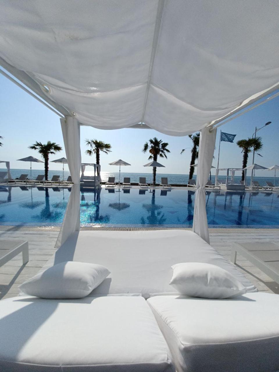 Luxury Oasis Apartment Chakvi Buitenkant foto